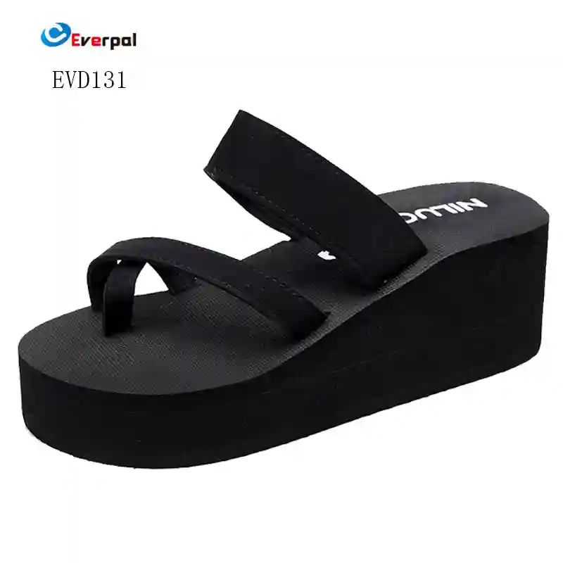 Emakumeen txankletak zapatilak joera berri bat bilakatzen al dira oinetako informaletan?